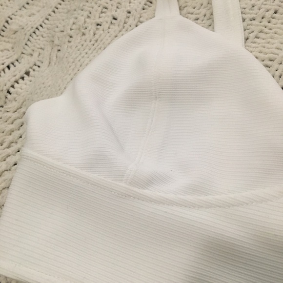 🔥 Sexy White Bralette Top with Back Zipper 🔥 - Picture 3 of 6